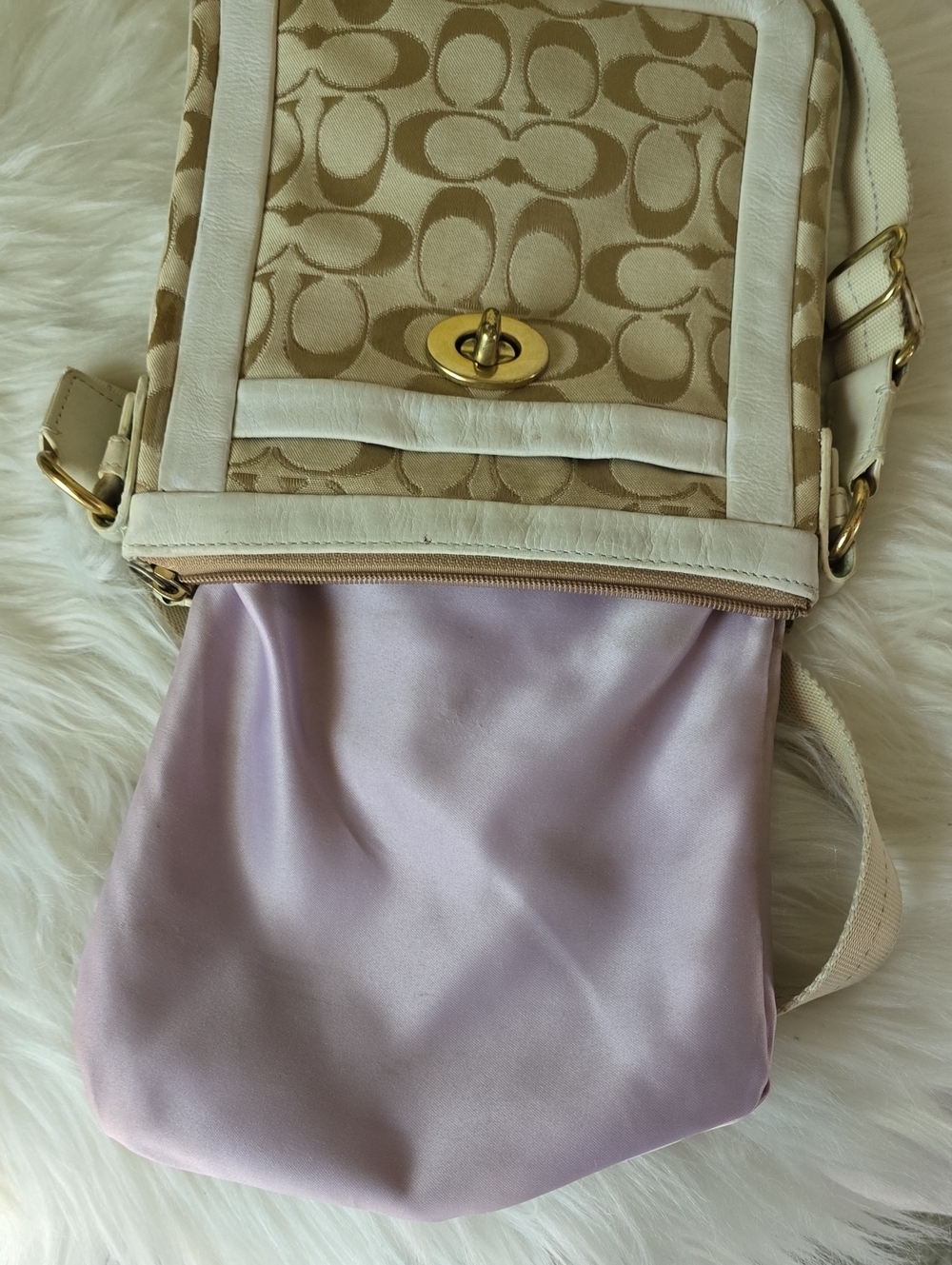 Coach SIG C's Crossbody Bag with turnlock And White Trim - Picture 13 of 13